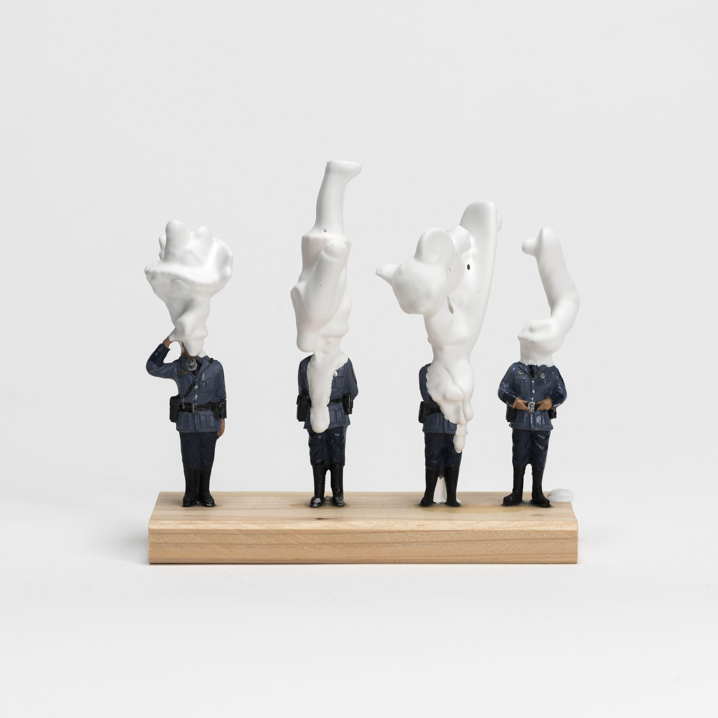 White Discharge (Figure / 4）R