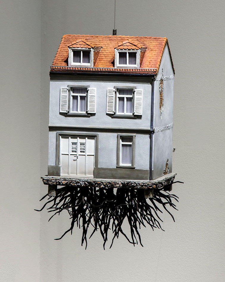 根こそぎ引っ張られて［模型］