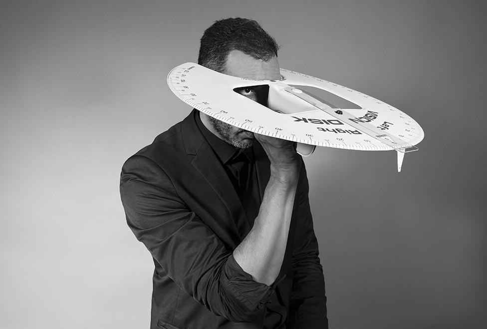 Mounir Fatmi（ムニール・ファトゥミ）Peripheral Vision