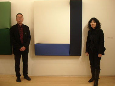 オープニングパーティーにて(右: 渡辺信子さん　左: 植松奎ニさん)