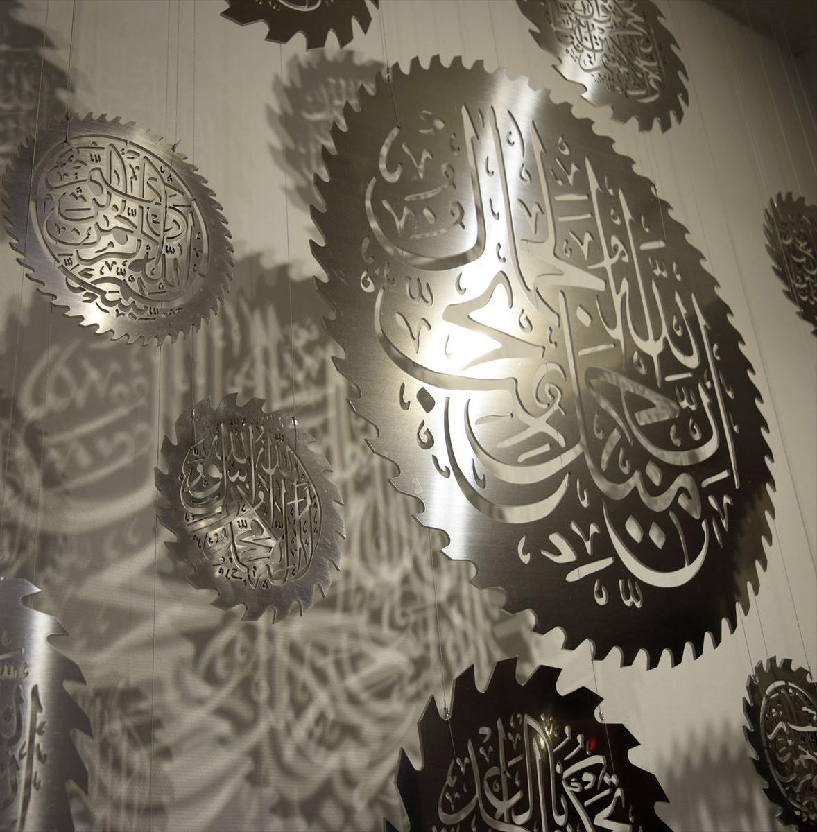 ムニール・ファトゥミ 新作紹介 vol.1:The Machinery