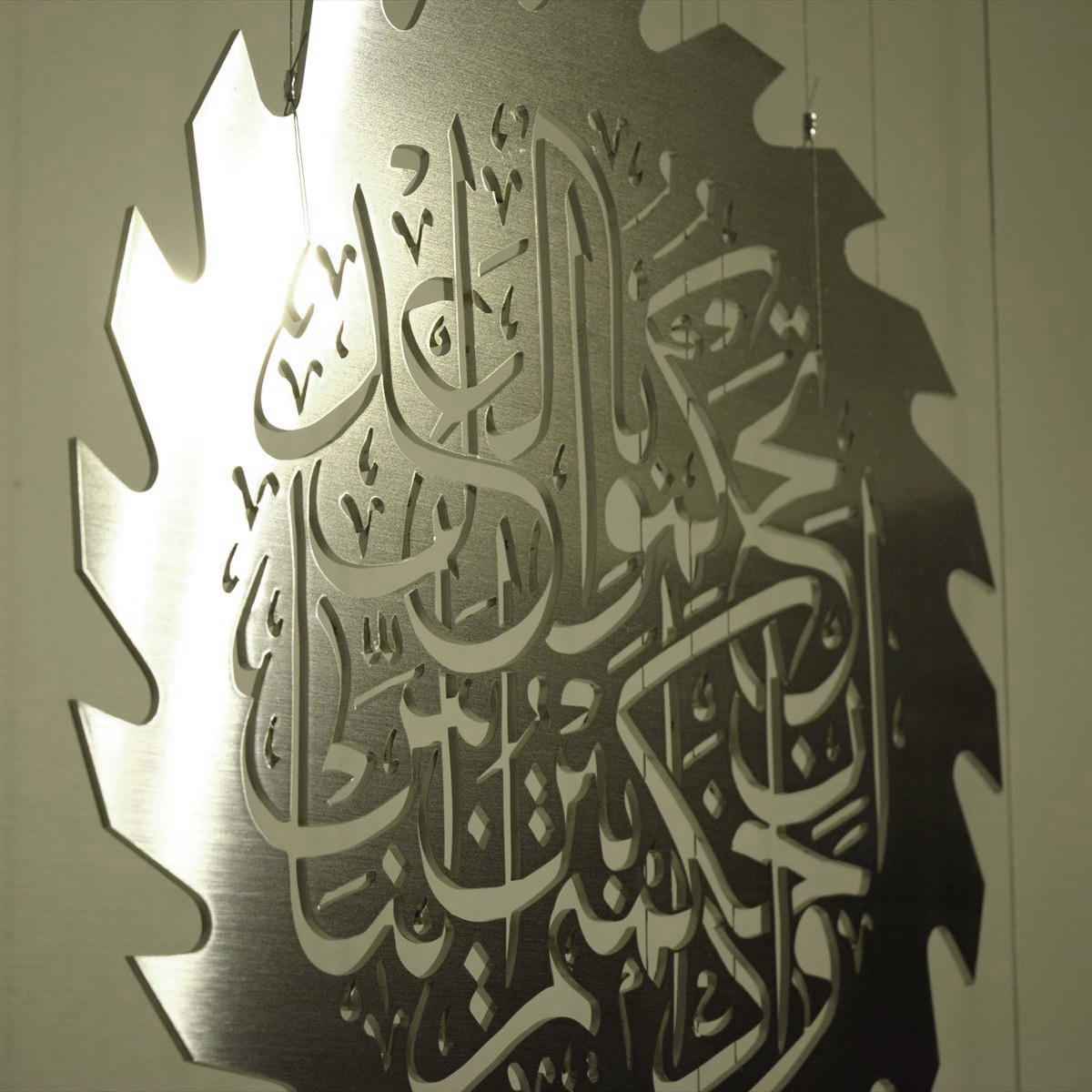 ムニール・ファトゥミ 新作紹介 vol.1:The Machinery