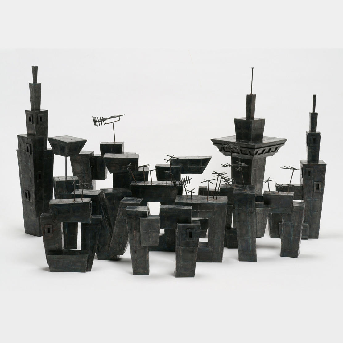 小田薫の彫刻 - 記憶の住処 平塚市美術館で開催中